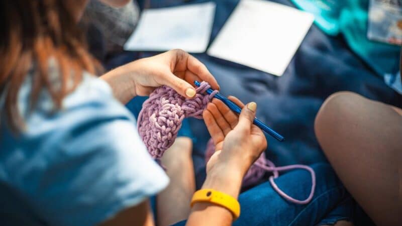 Jak zacząć przygodę z szydełkowaniem – praktyczny poradnik dla początkujących